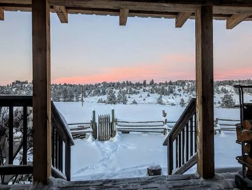 Women’s layering collection with sweaters, cardigans, vests, and lightweight jackets for casual seasonal style.