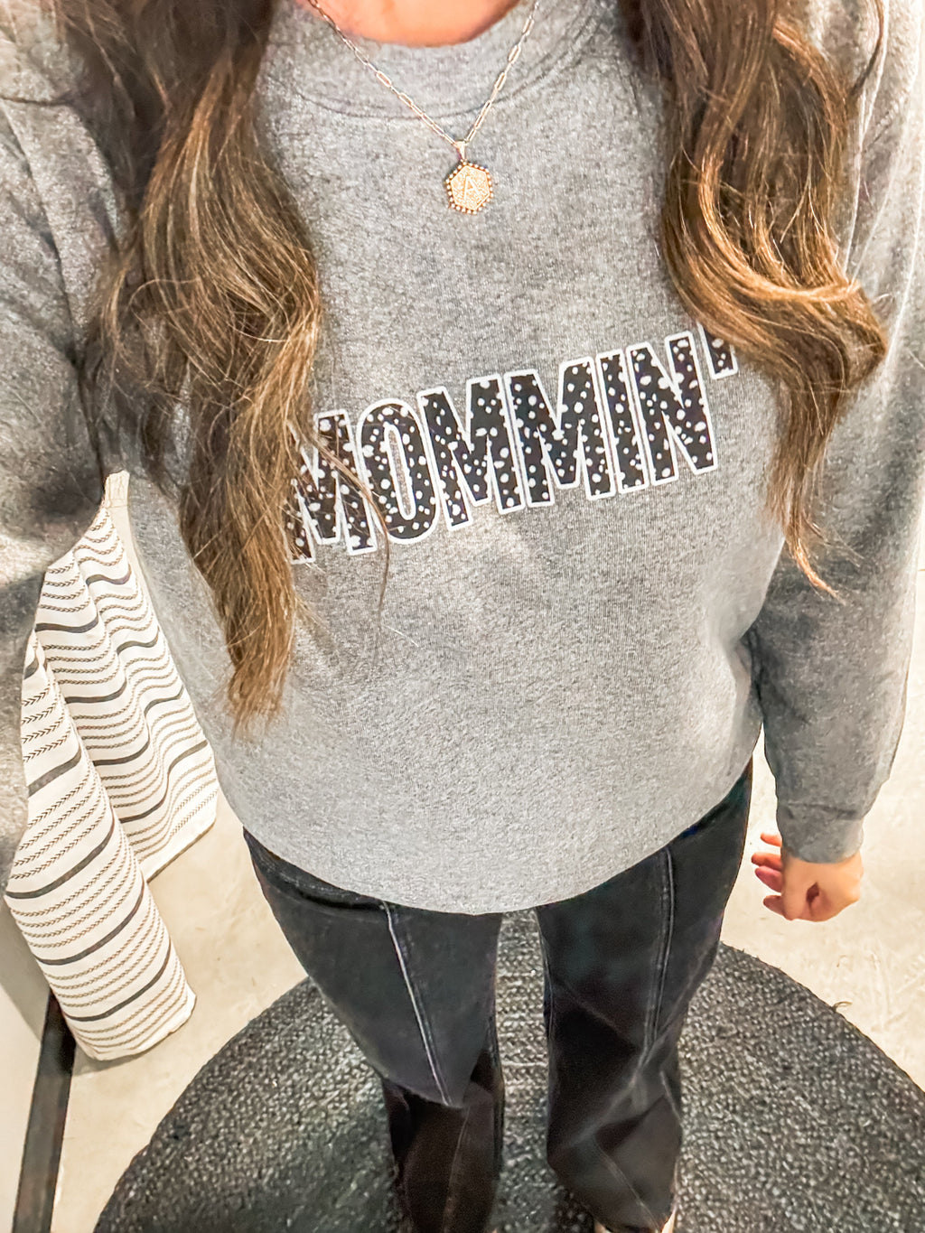 mommin' sweatshirt