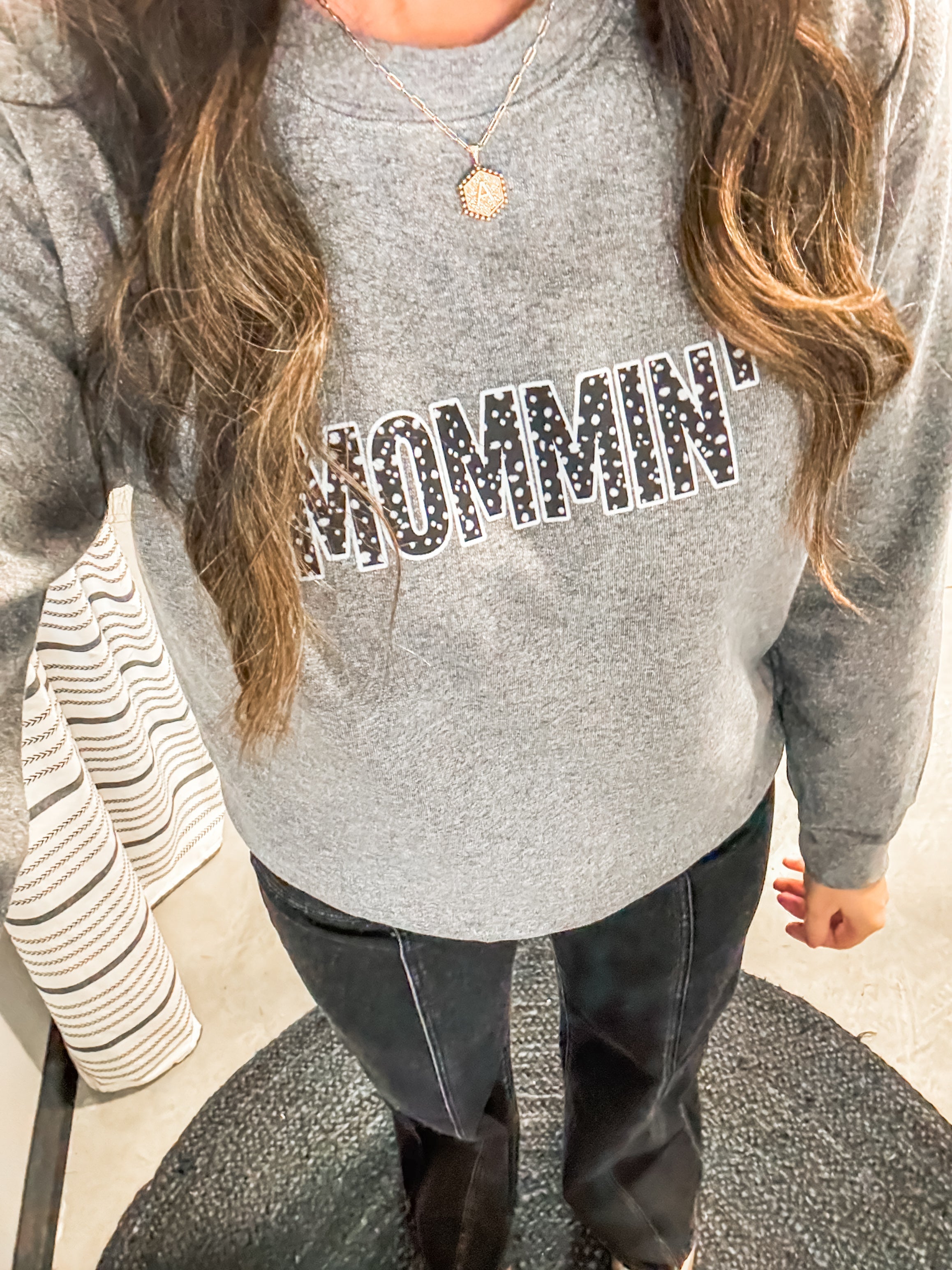 mommin' sweatshirt